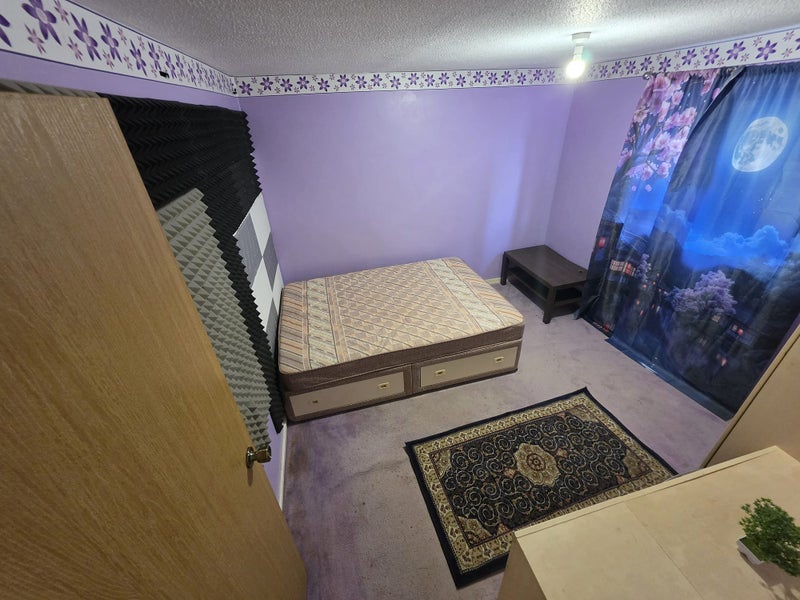Room Abrahams Road in Crawley