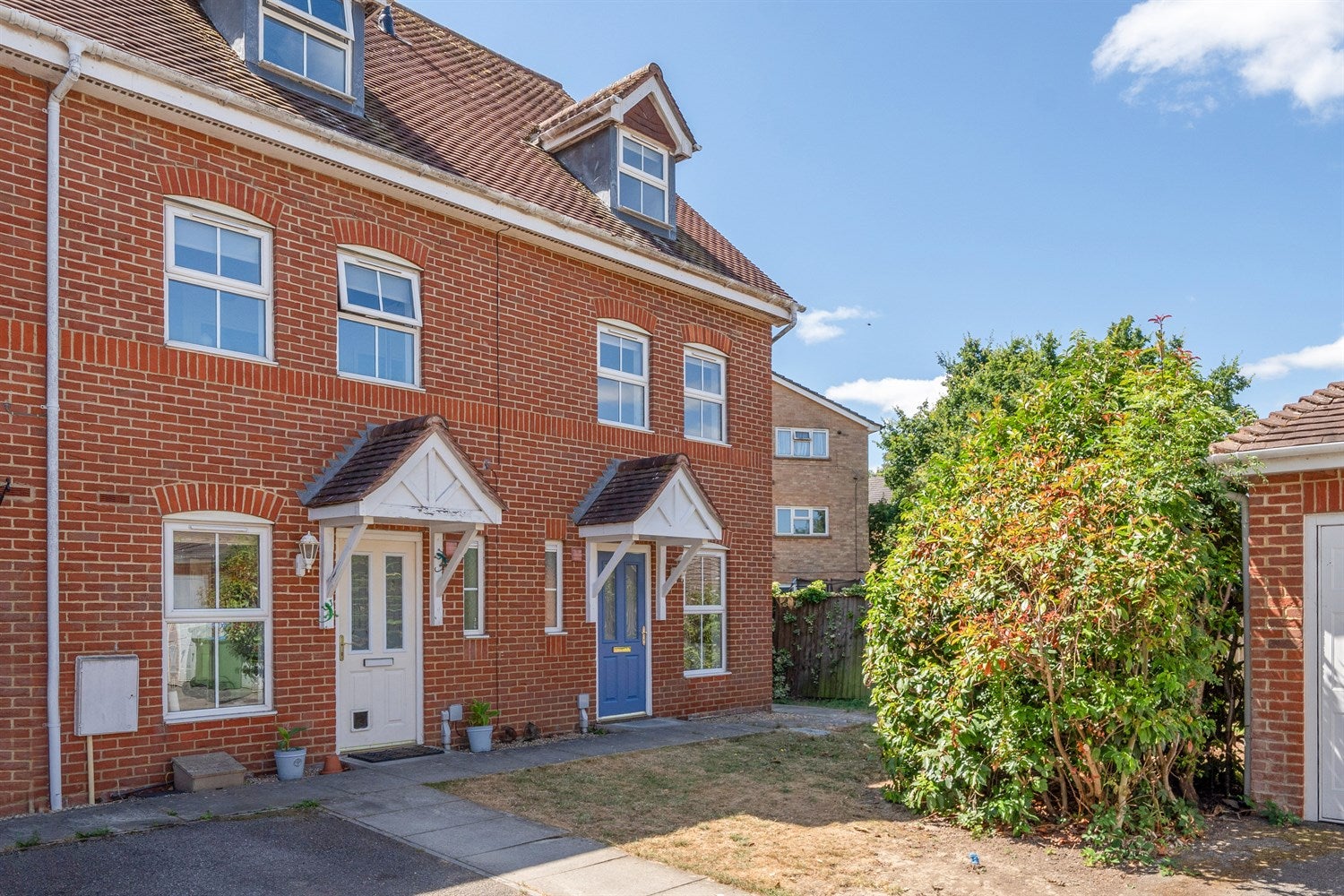 House Mulberry Gardens in Horsham