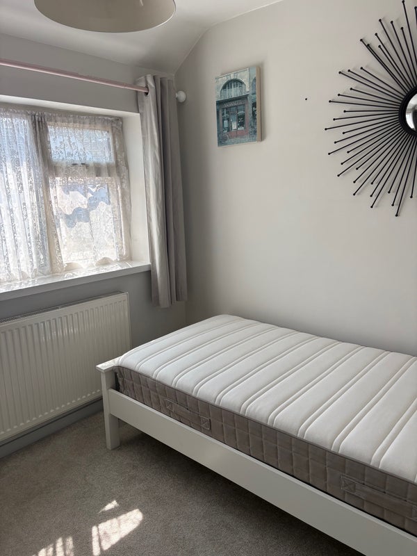 Room Burlands in Crawley