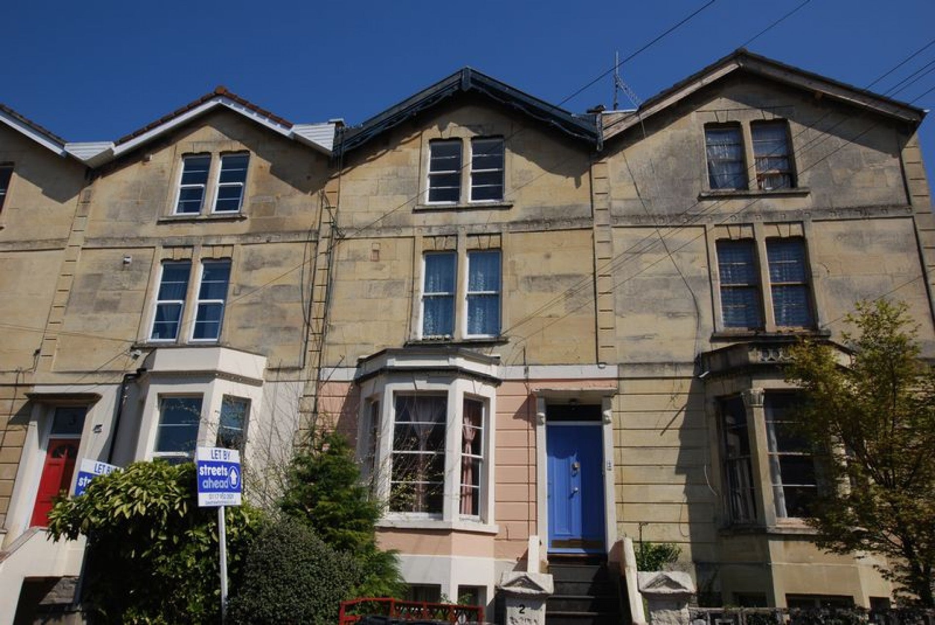 Flat Eastfield Road in Bristol