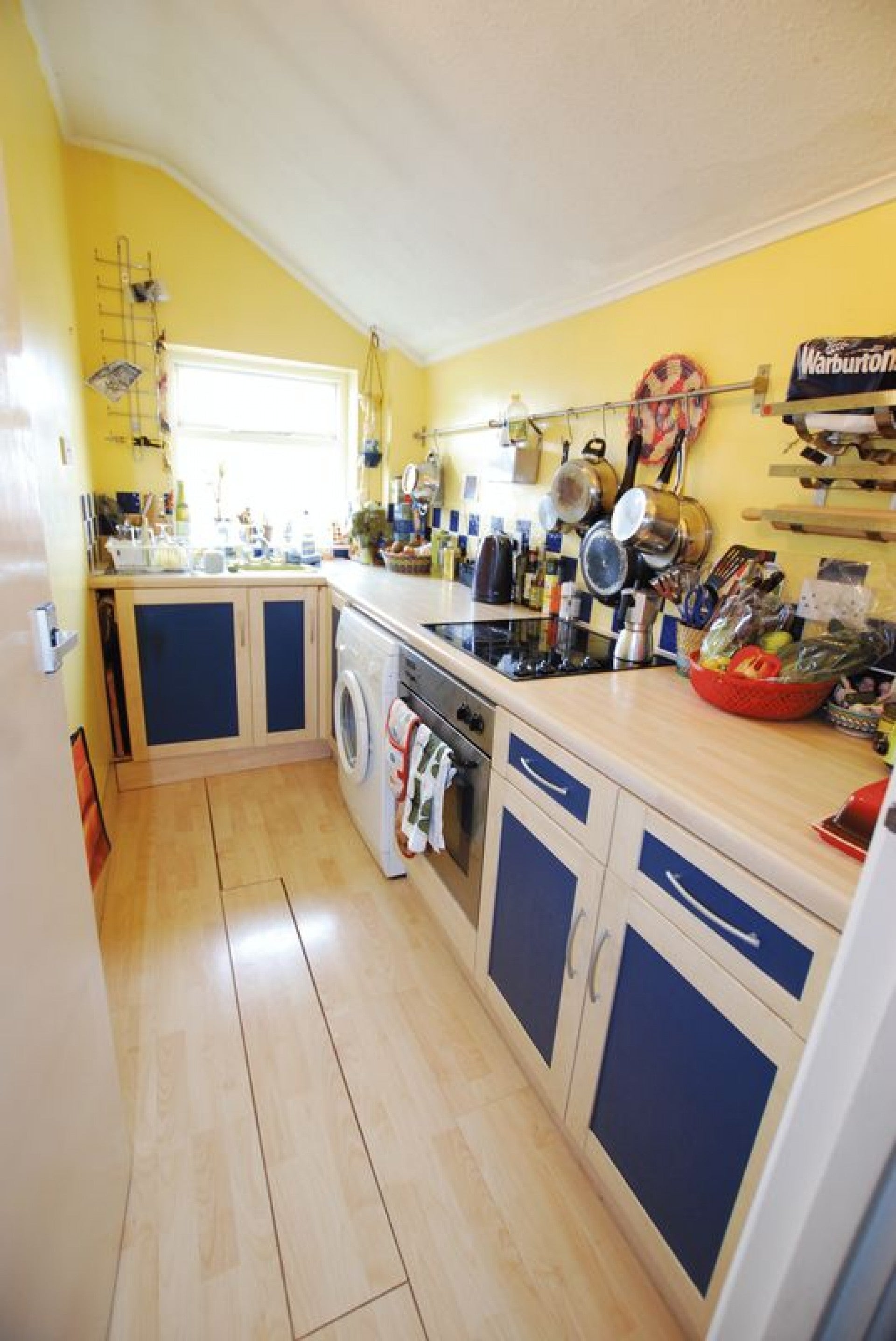 Flat Eastfield Road in Bristol