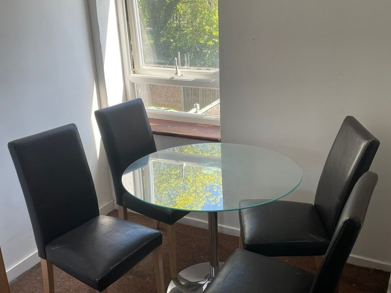 Room Frettons in Basildon