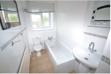 Room Brewster Road in Greater London