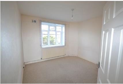 Room Brewster Road in Greater London