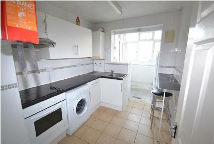Room Brewster Road in Greater London