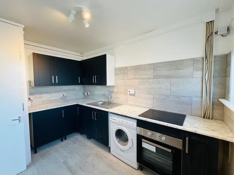 Flat Rectory Place in Greater London