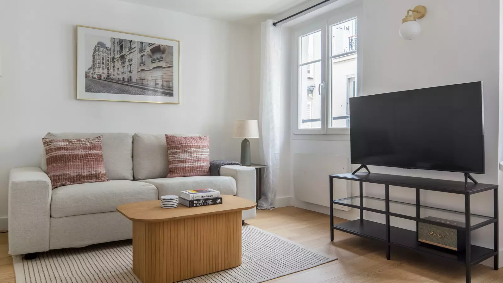 Flat Rue de l'Annonciation in Paris