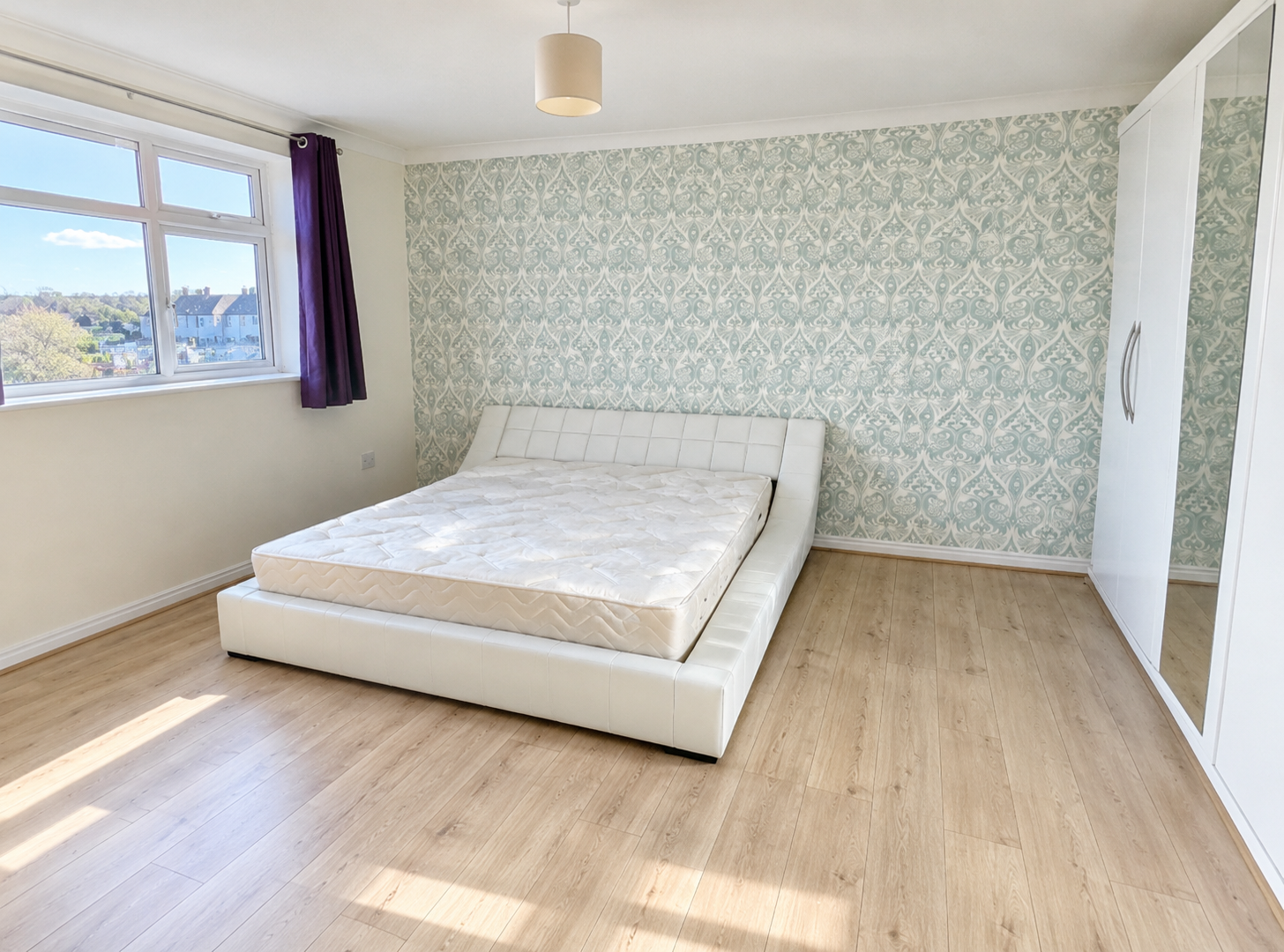 Flat Oakcliffe Road in Manchester