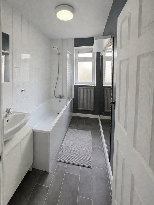 Flat Bethwin Road in Greater London