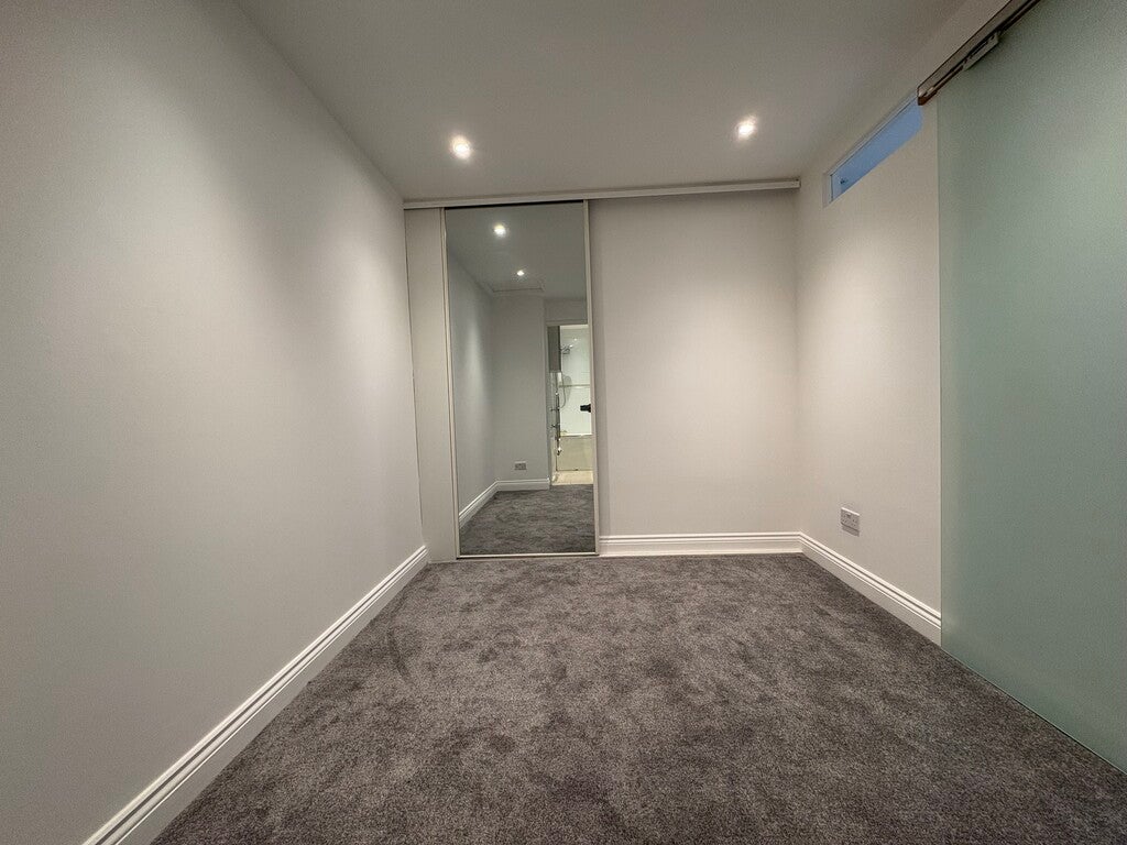 Flat Shurland Avenue in Greater London