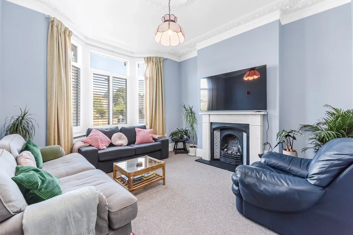 Room Mercers Road in Greater London