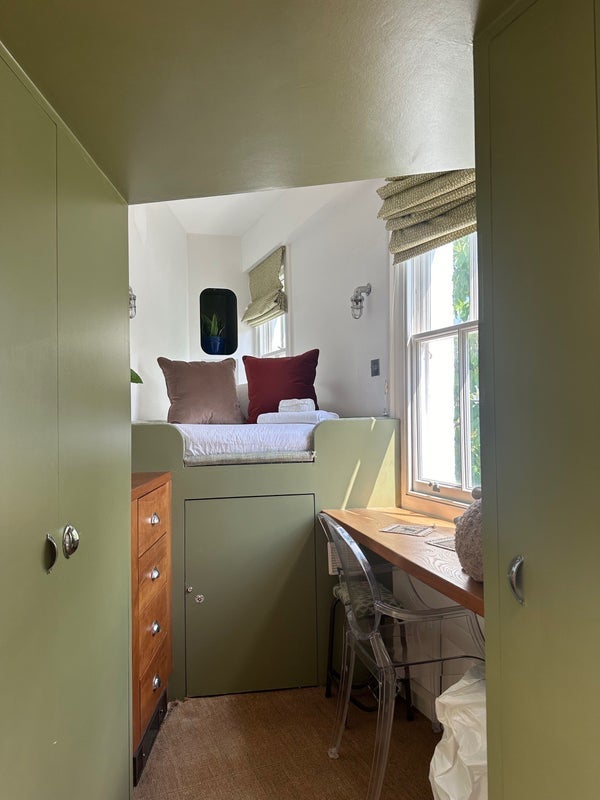 Flat Kelso Place in Greater London