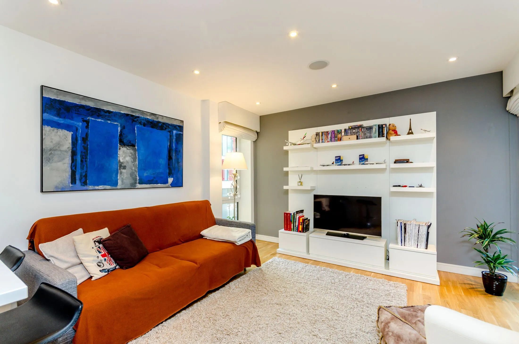 Flat Osiers Road in Greater London