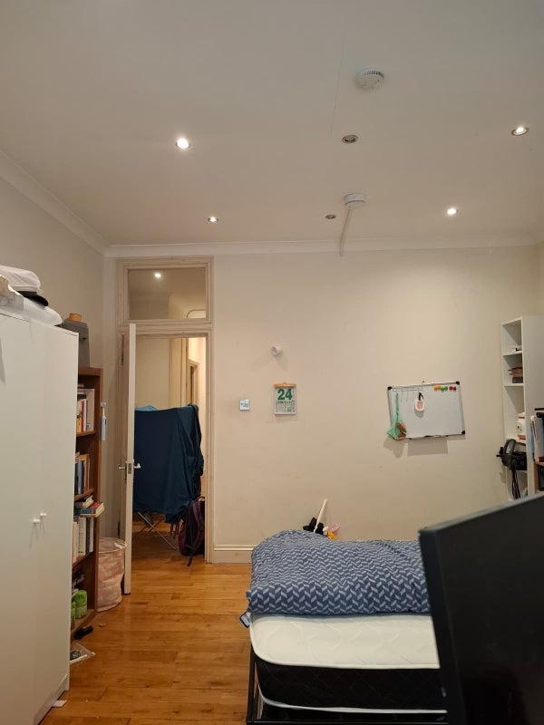 Room Fieldway Crescent in Greater London