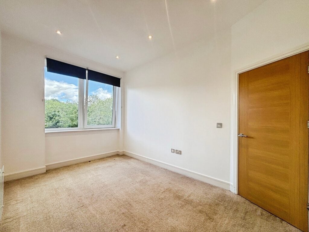 Flat Bartley Way in Hart