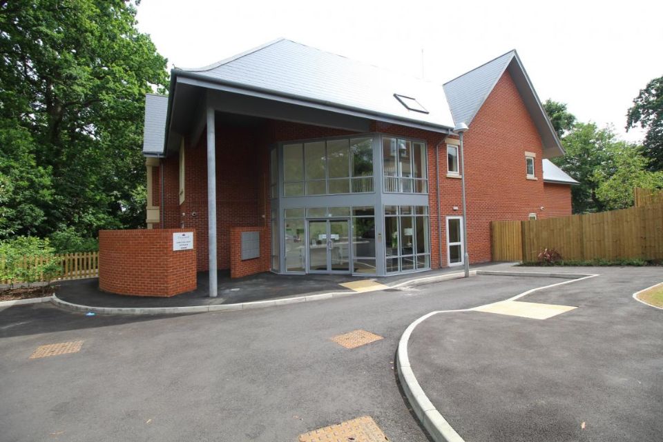 Flat Fernhill Road in Farnborough