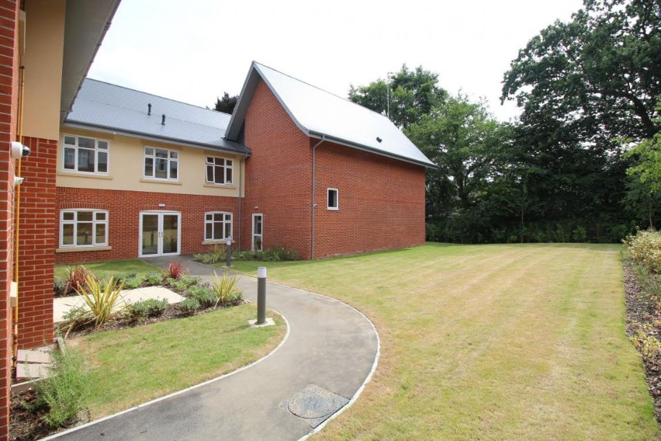 Flat Fernhill Road in Farnborough