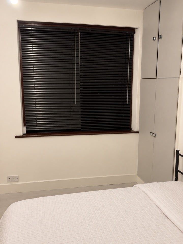 Room Glebelands Avenue in Greater London