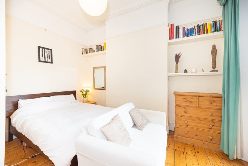 Flat Tierney Road in Greater London