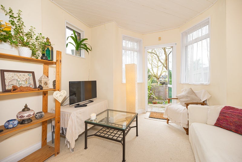 Flat Tierney Road in Greater London