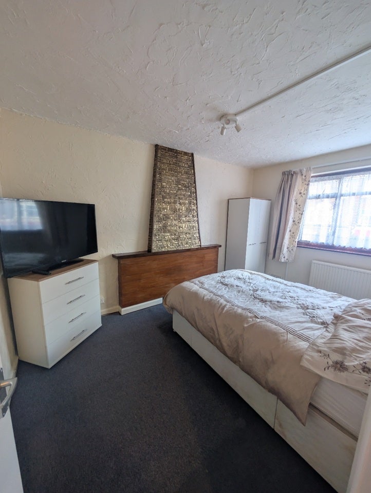 Room Bellegrove Road in Greater London