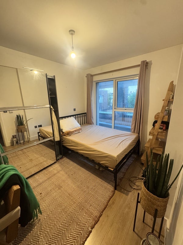 Room Stockwell Park Road in Greater London