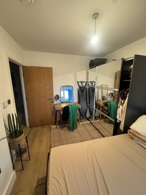 Room Stockwell Park Road in Greater London