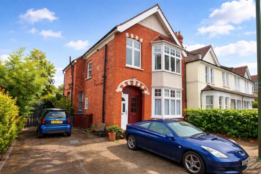 Flat Laleham Road in Borough of Spelthorne
