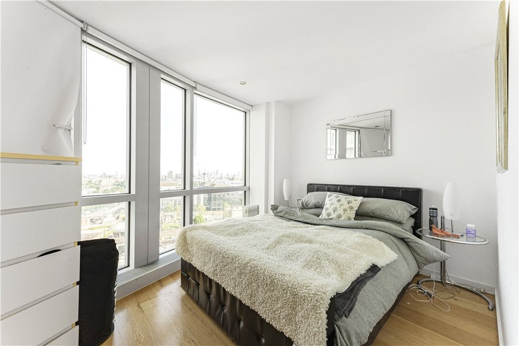 Flat Fairmont Avenue in Greater London