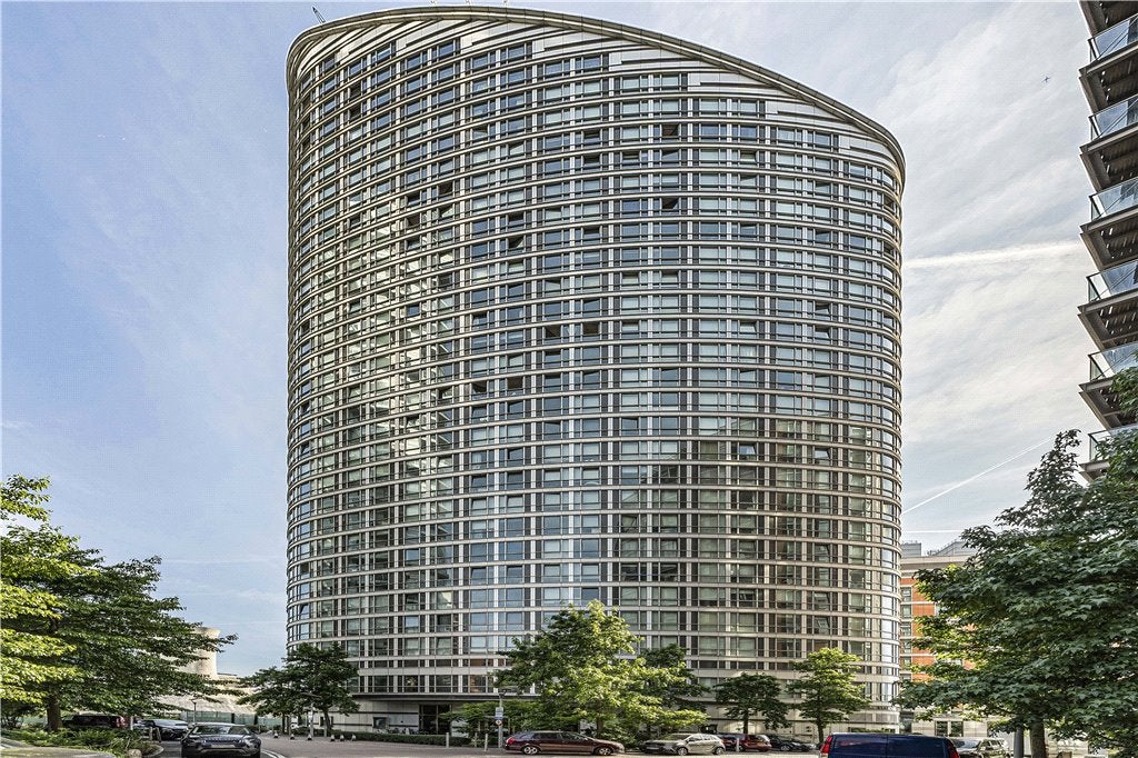 Flat Fairmont Avenue in Greater London