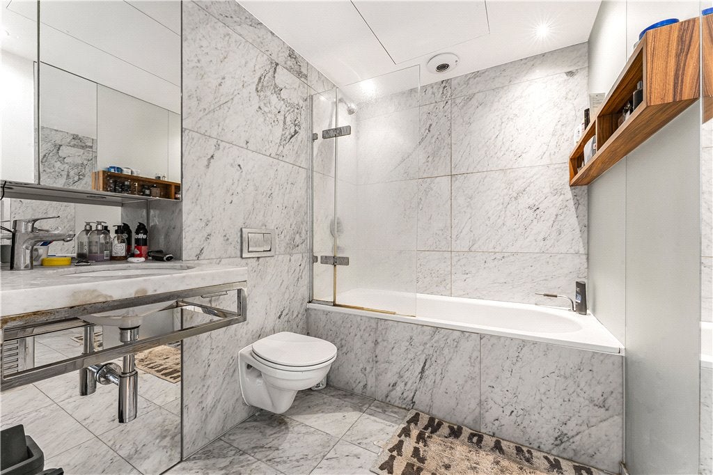 Flat Fairmont Avenue in Greater London
