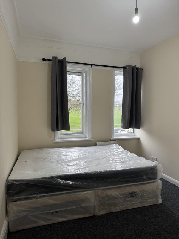 Room Streatham High Road in Greater London