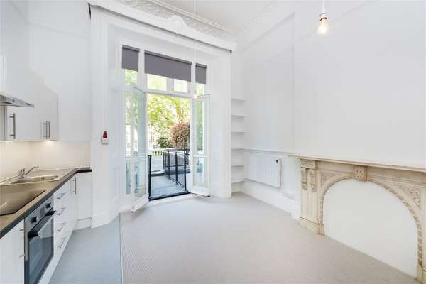 Flat Onslow Gardens in Greater London