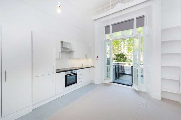 Flat Onslow Gardens in Greater London