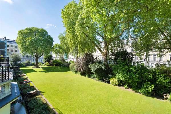 Flat Onslow Gardens in Greater London