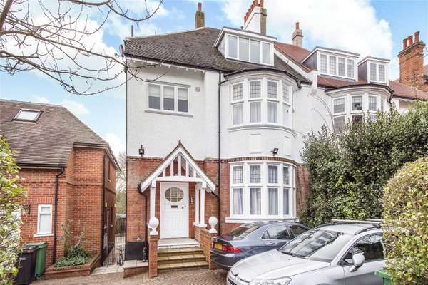 Flat Bracknell Gardens in Greater London