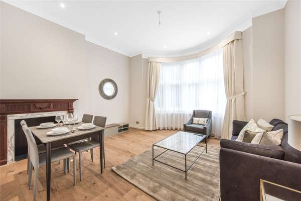 Flat Bracknell Gardens in Greater London