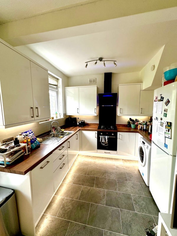 Room Sutherland Grove in Greater London