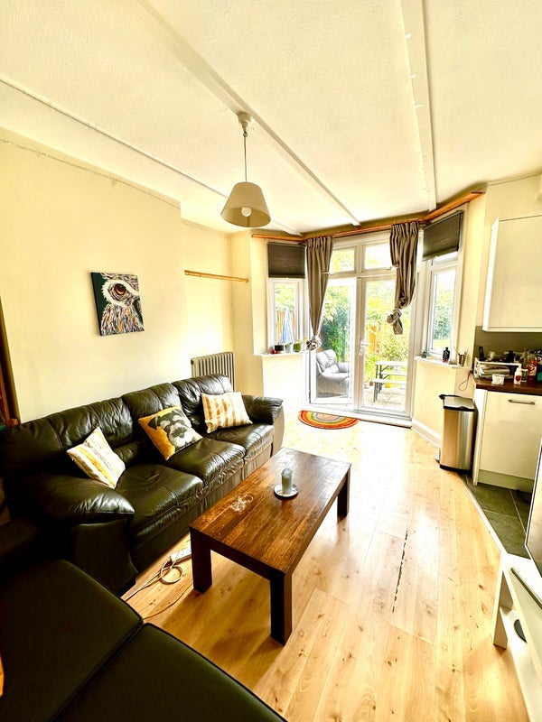 Room Sutherland Grove in Greater London