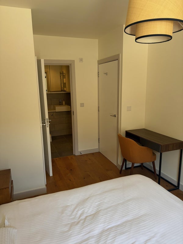 Room Andre Street in Greater London