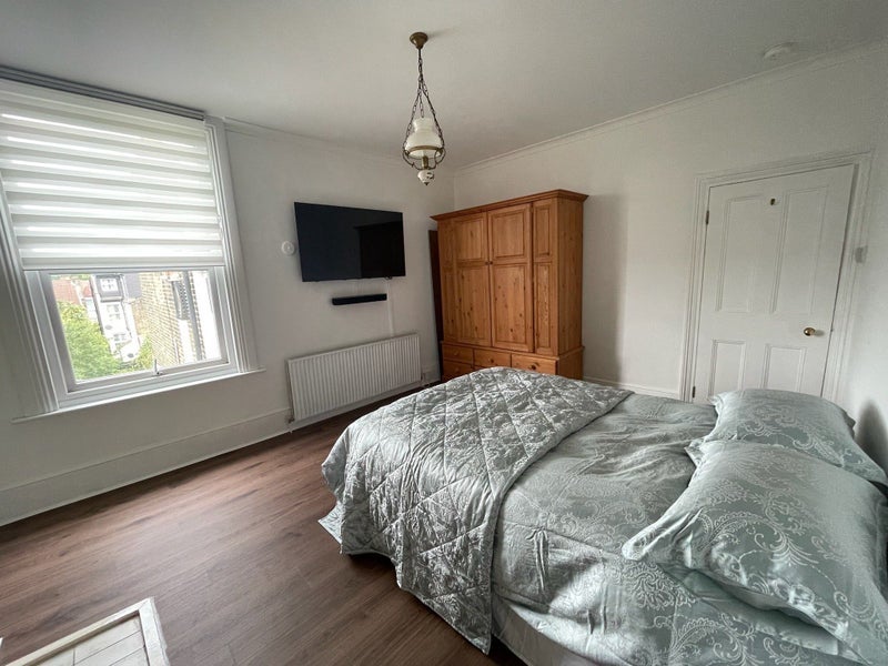 Room Chadwick Road in Greater London
