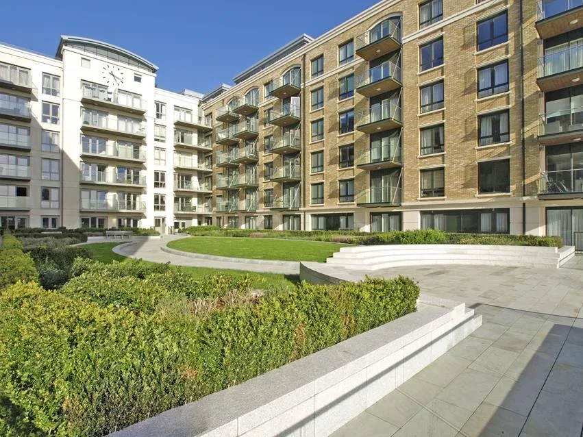 Flat Regatta Lane in Greater London