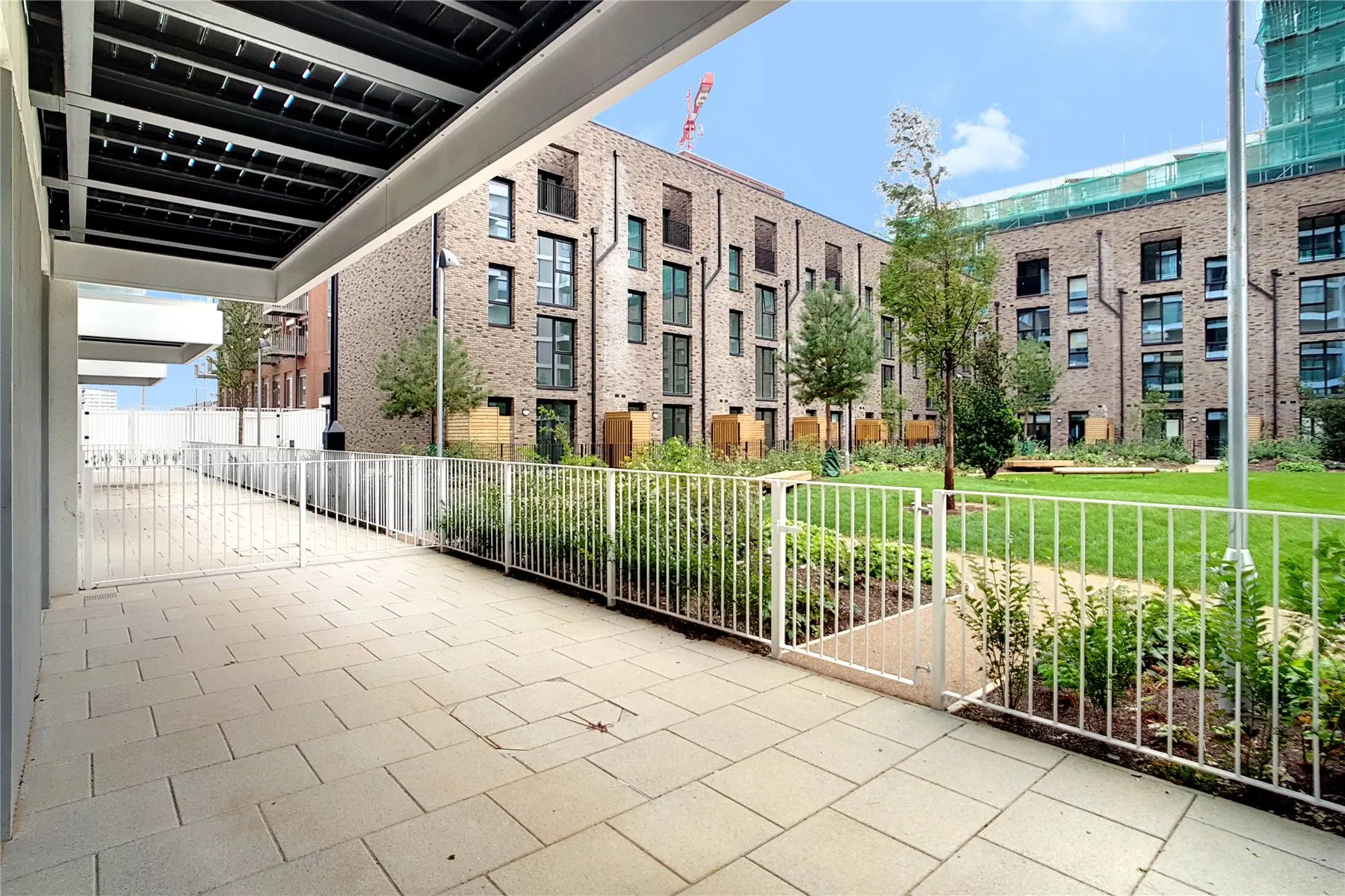 Flat Bonnet Street in Greater London
