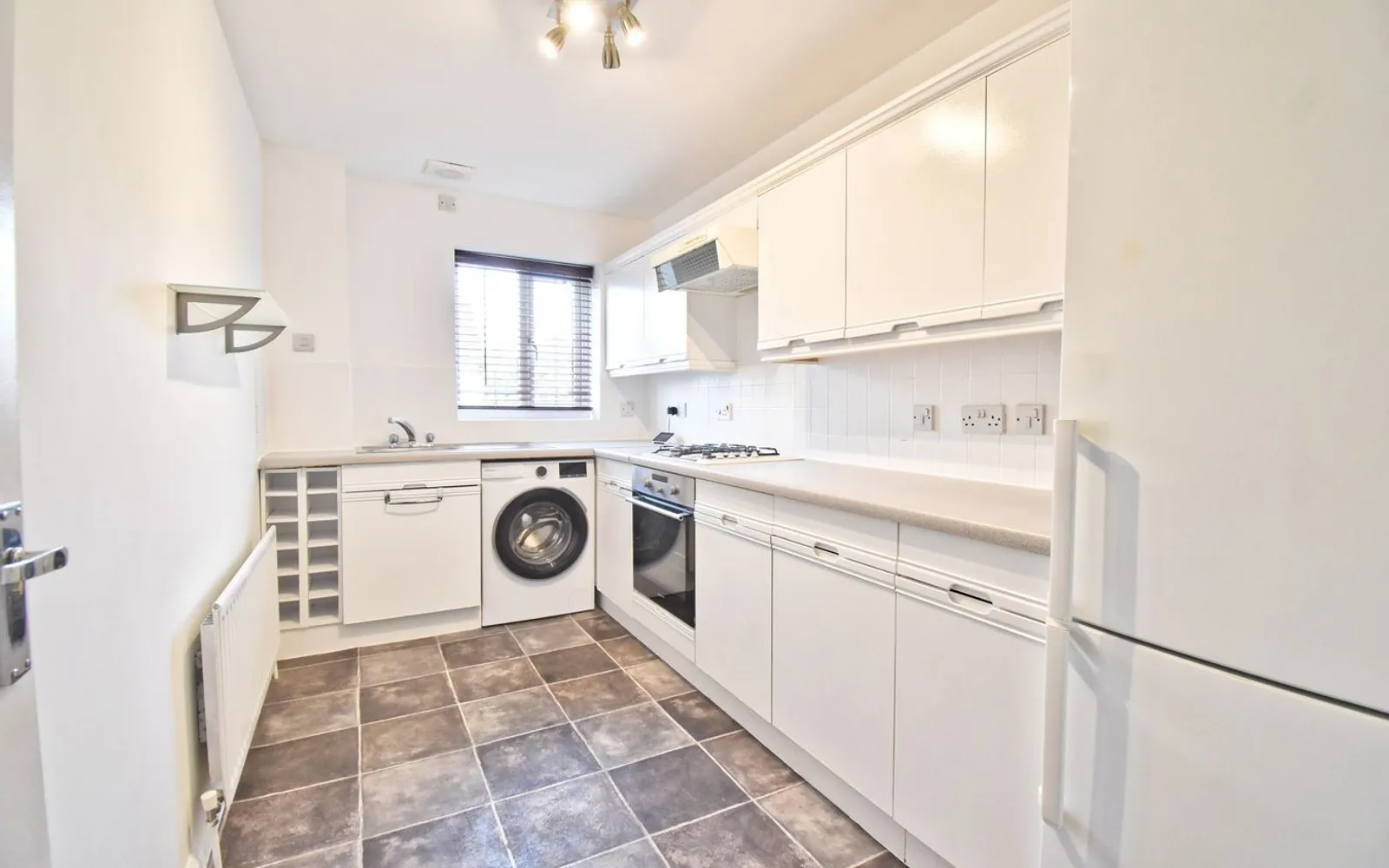 Flat Roydon Court in Elmbridge