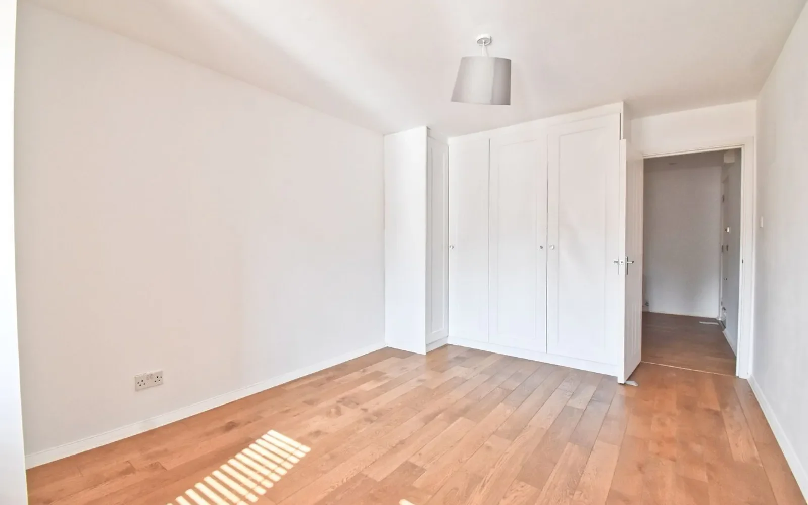 Flat Roydon Court in Elmbridge