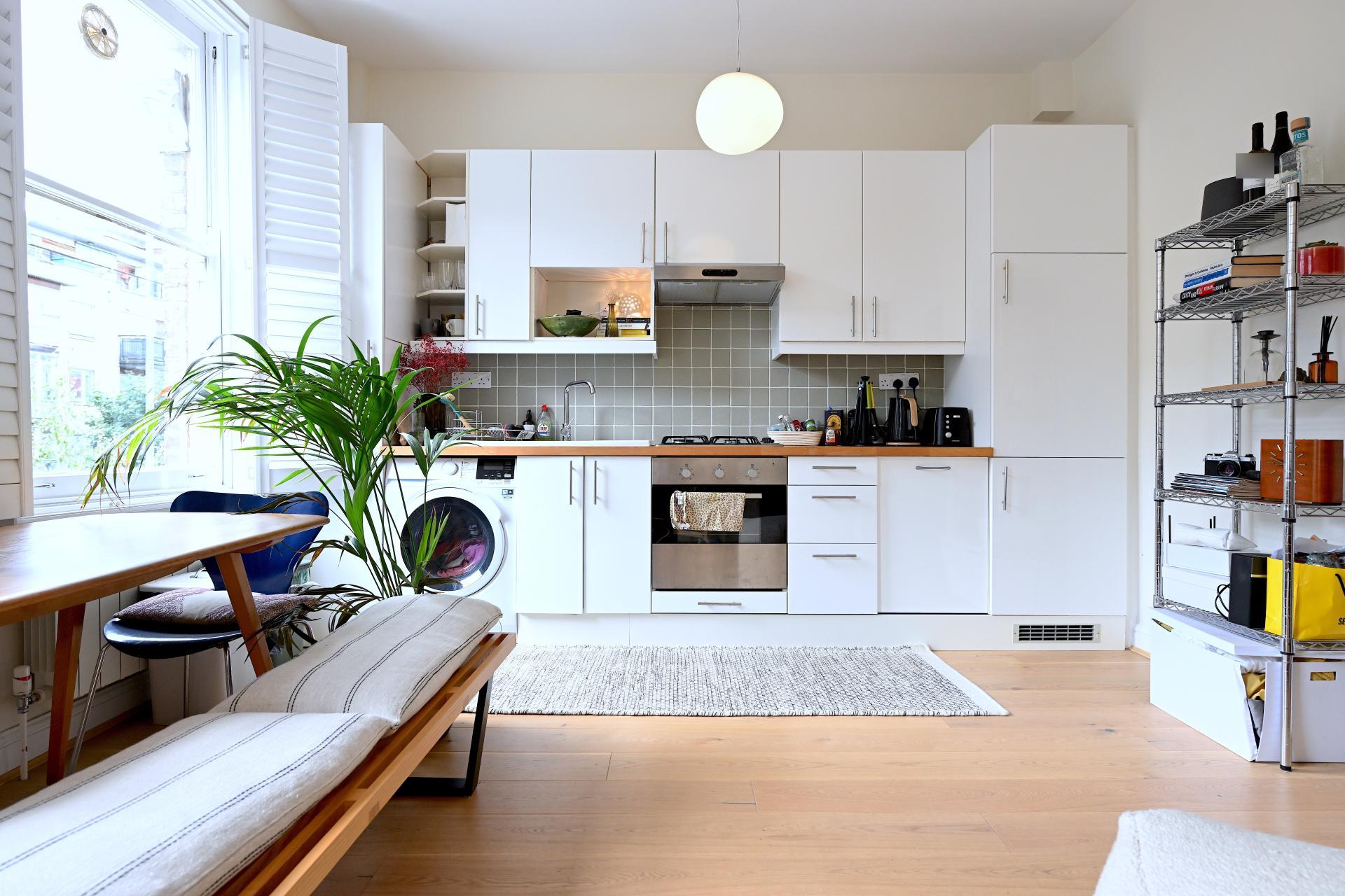 Flat Brownswood Road in Greater London