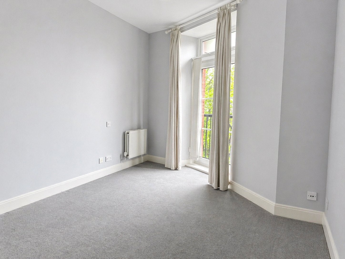 Flat Queen Alexandra's Way in Epsom and Ewell