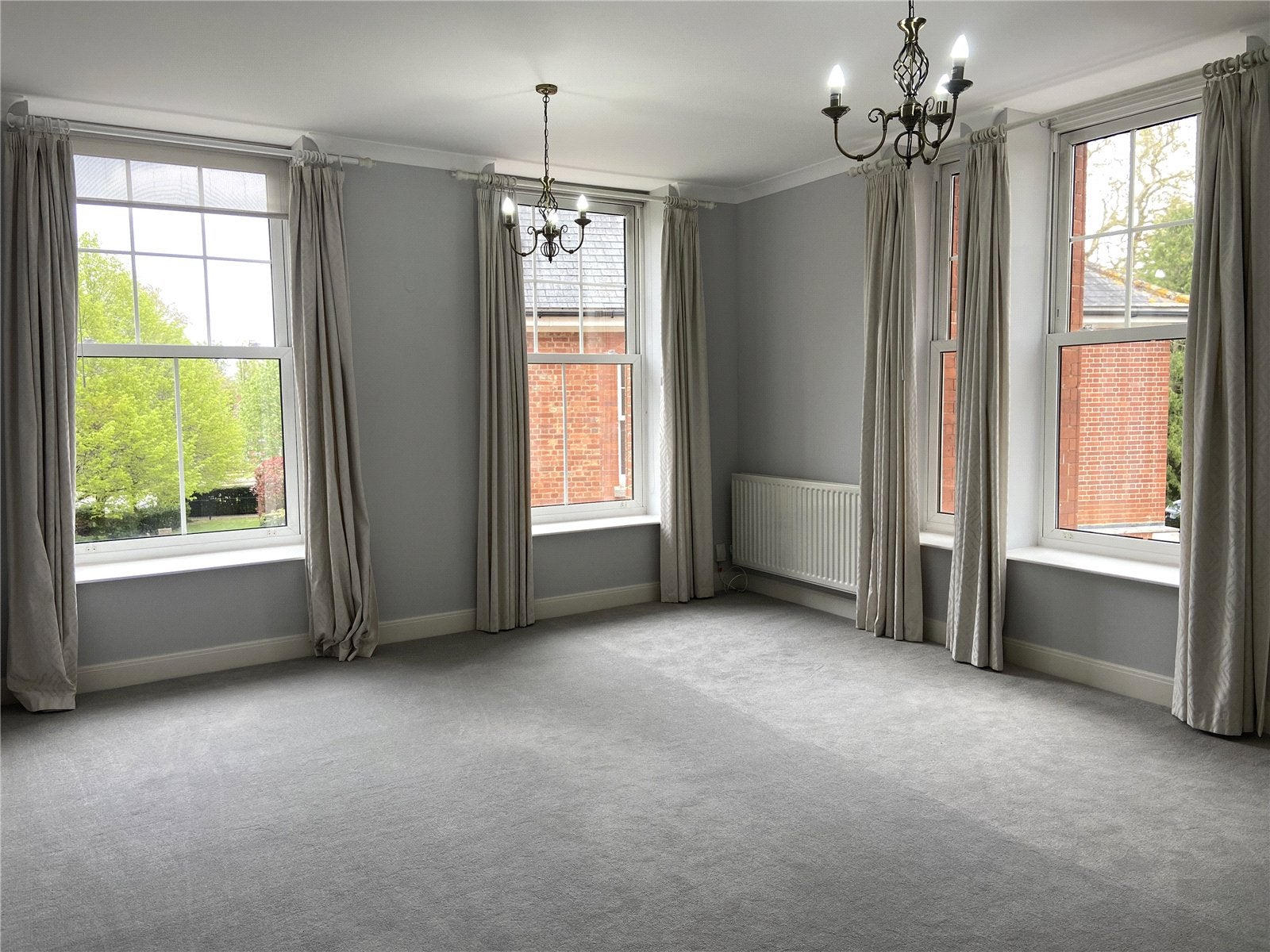 Flat Queen Alexandra's Way in Epsom and Ewell