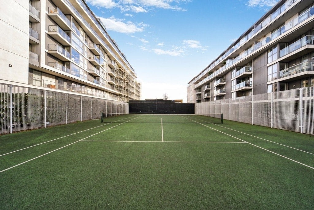 Flat Banning Street in Greater London
