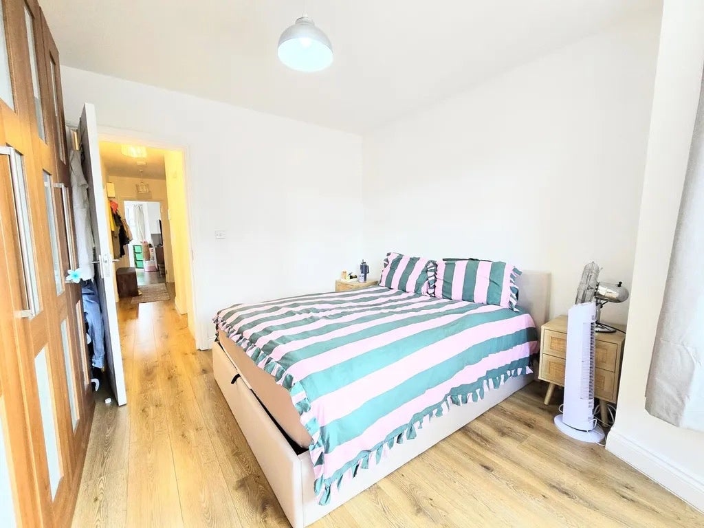 House Broomfield Lane in Greater London